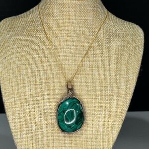 Elegant Green Pendant Necklace